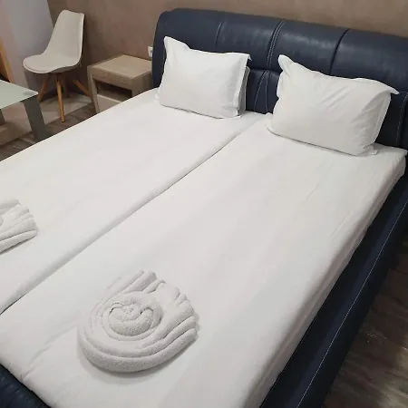 централ Hotel *